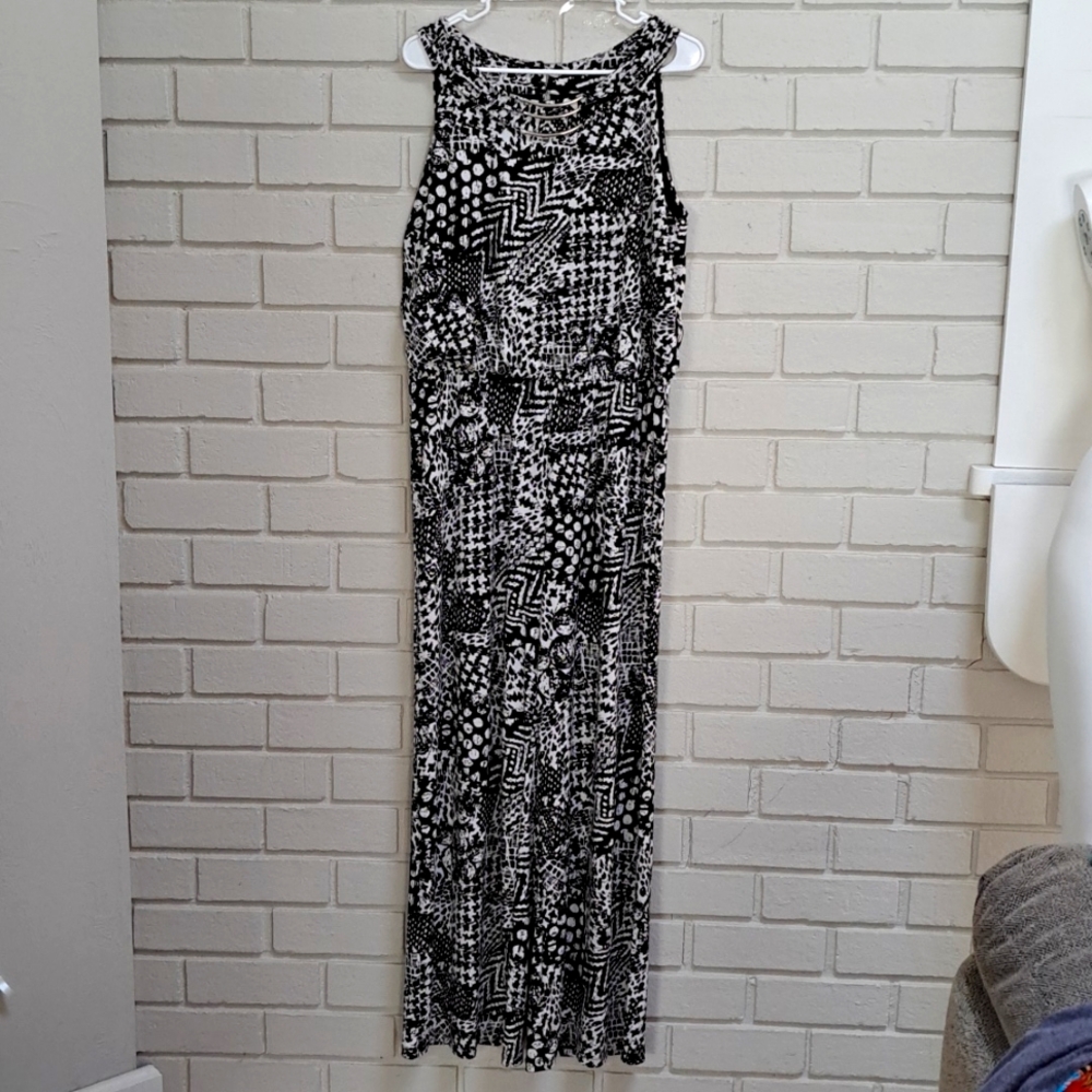Style & Co Black/White Sleeveless Wide Leg Jump Suit. Size Large